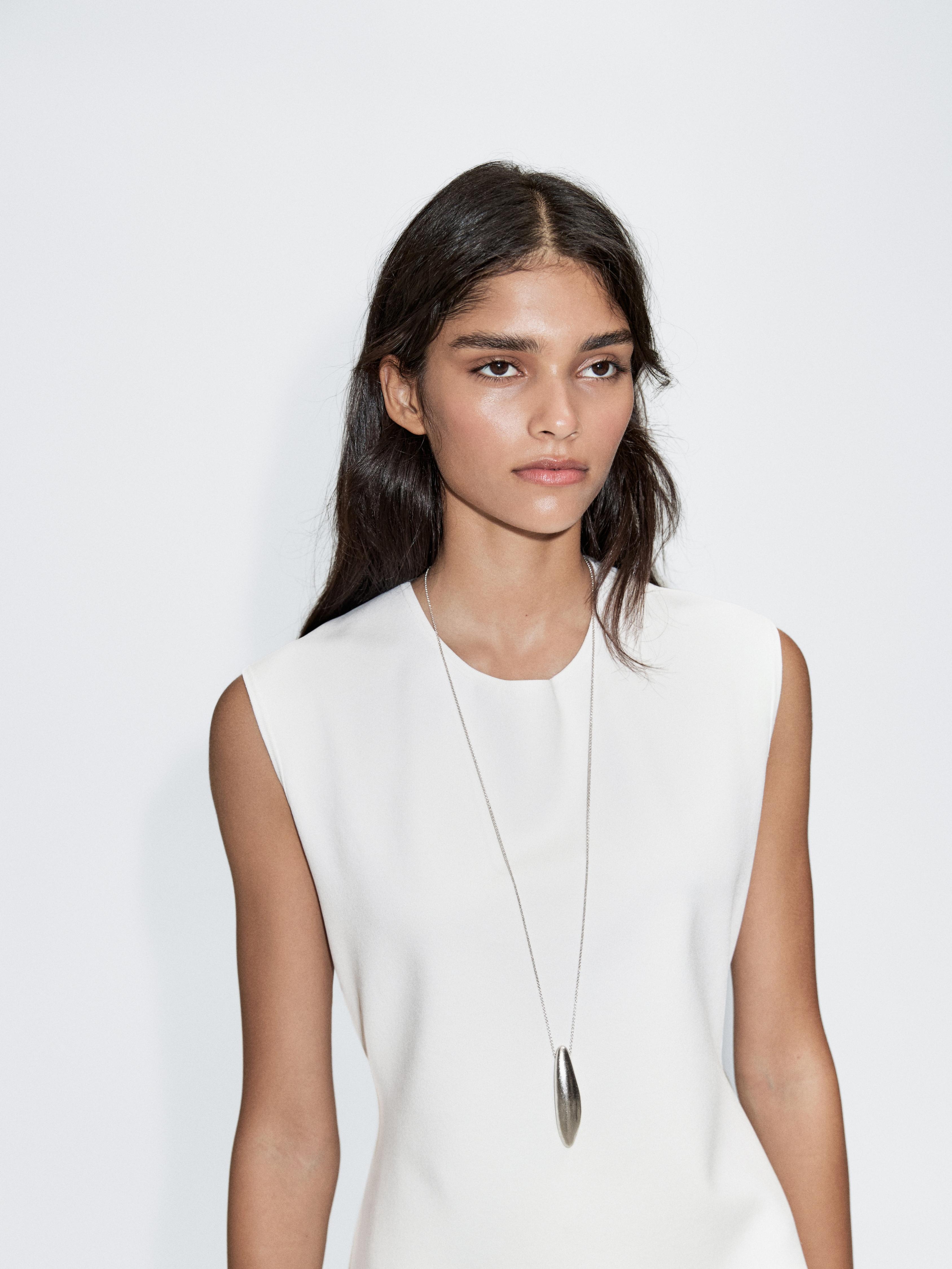 Long sleeveless contrast dress